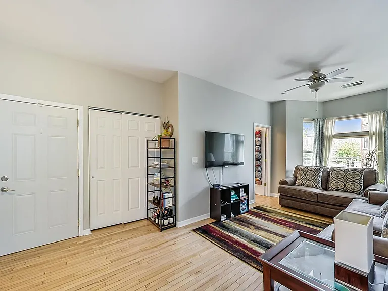 3618 W Dickens Ave #2 — Photo 3