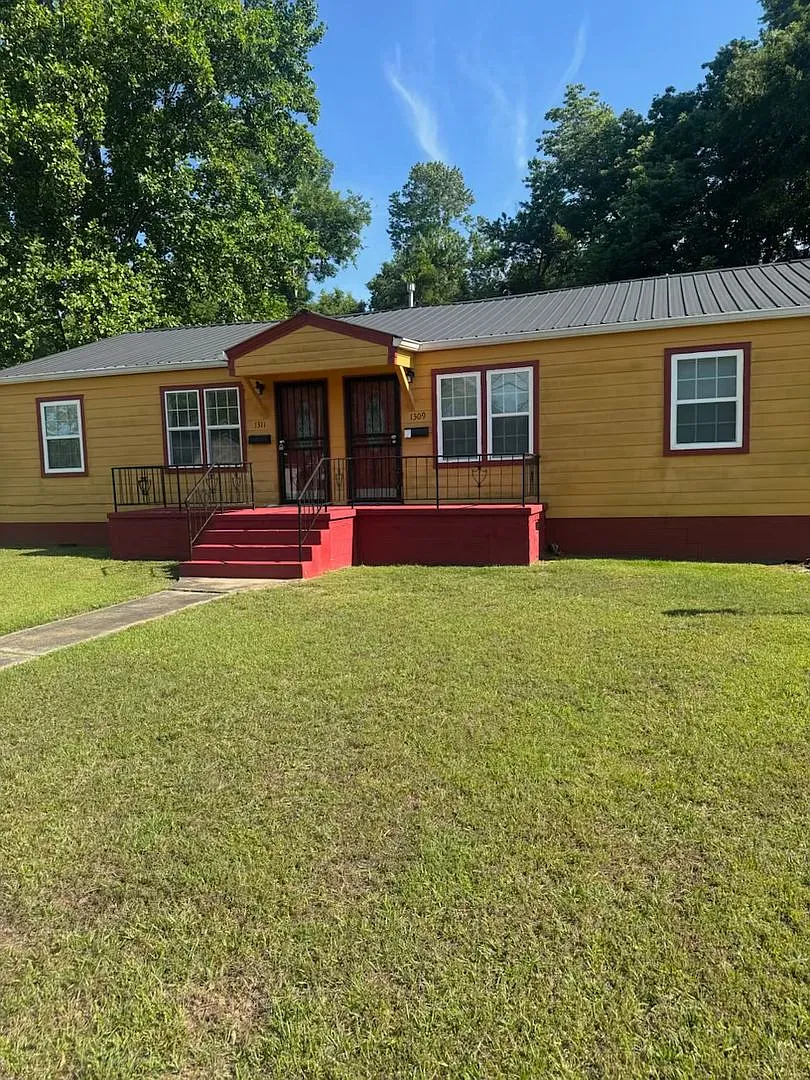 Duplex — Photo 1