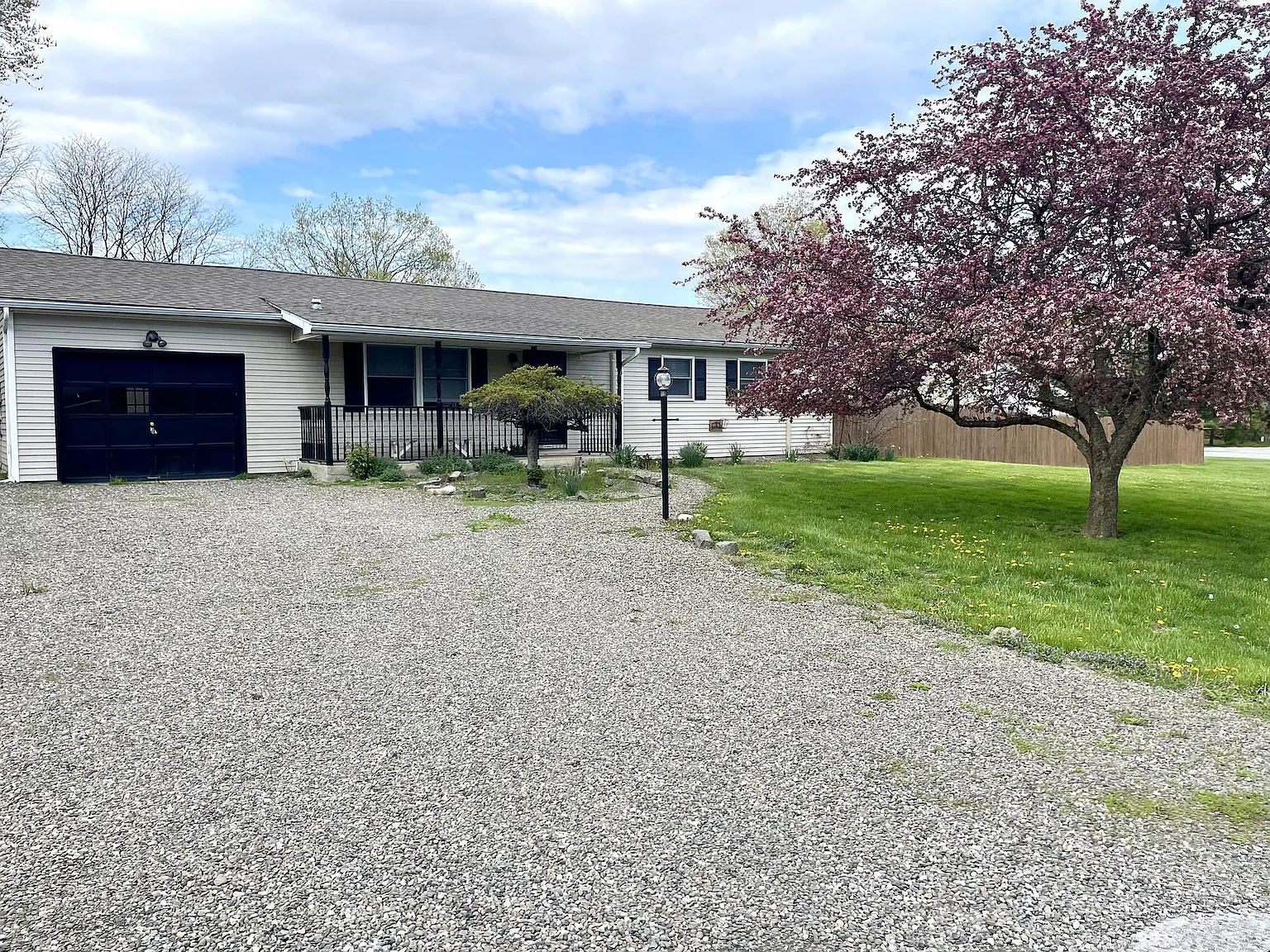 3 bed, 1300 sqft, $3,400 — Photo 2