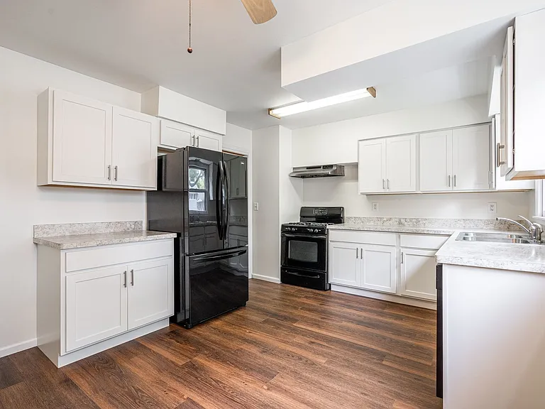 422 Gascoigne Dr — Photo 3
