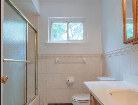 5th image of 154 Highland Ave
