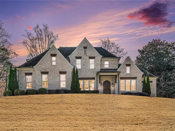 1005 W Kingston Dr NE, Sandy Springs, GA 30342