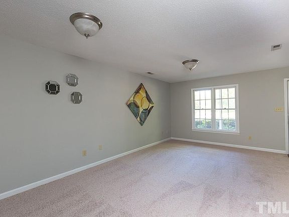 3rd image of 5 Forest Green Dr