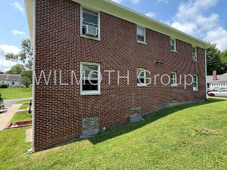 113 W 5th St #B — Photo 10