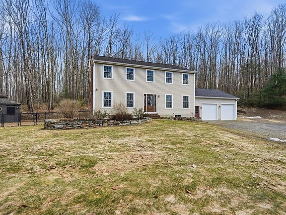 3rd image of 1048 Main Rd