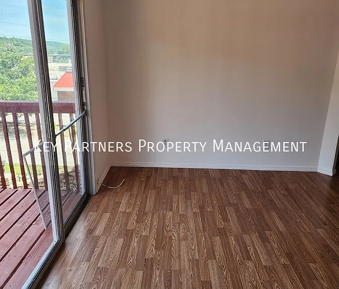 128 Warner Ave #3 — Photo 3