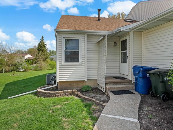 4208 Grove Ct, Davenport, IA 52804
