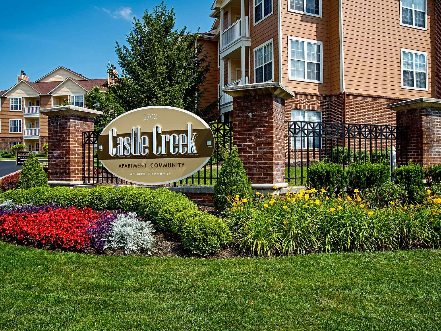 Castle Creek Apartments — Photo 1