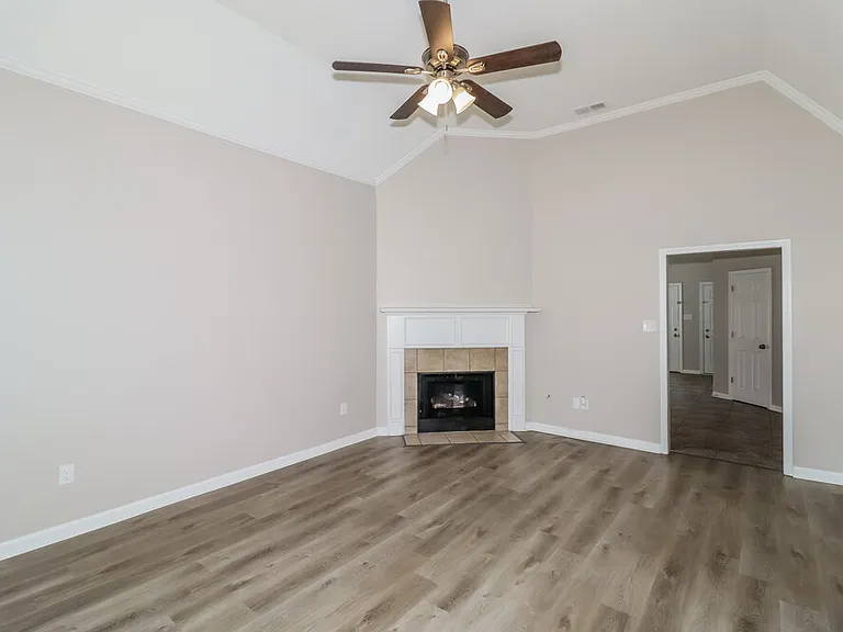 607 Ashley Glen Cir E — Photo 6