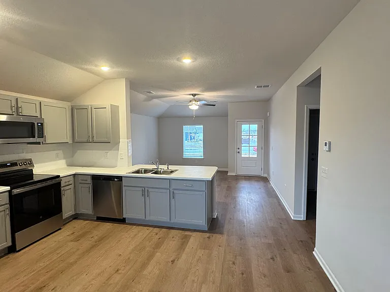 893 N Buckeye St — Photo 4