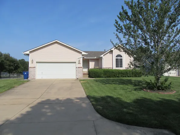 8901 W Meadow Knoll Ct, Wichita, KS 67205