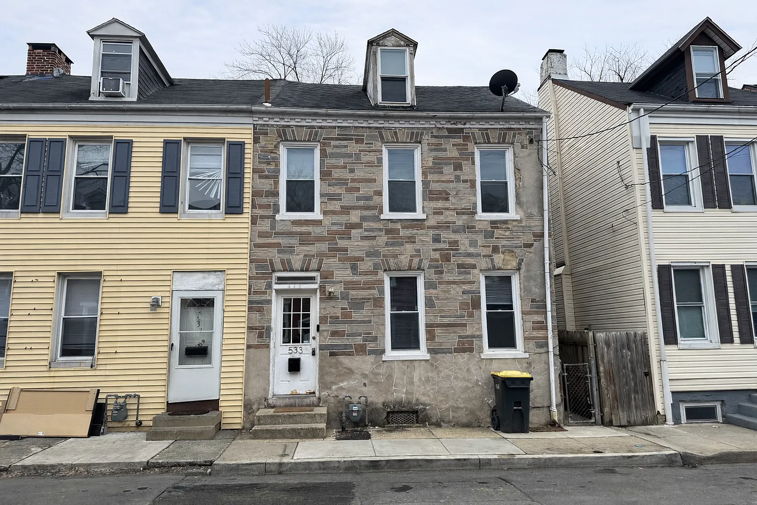 533 Woodward St photo 1