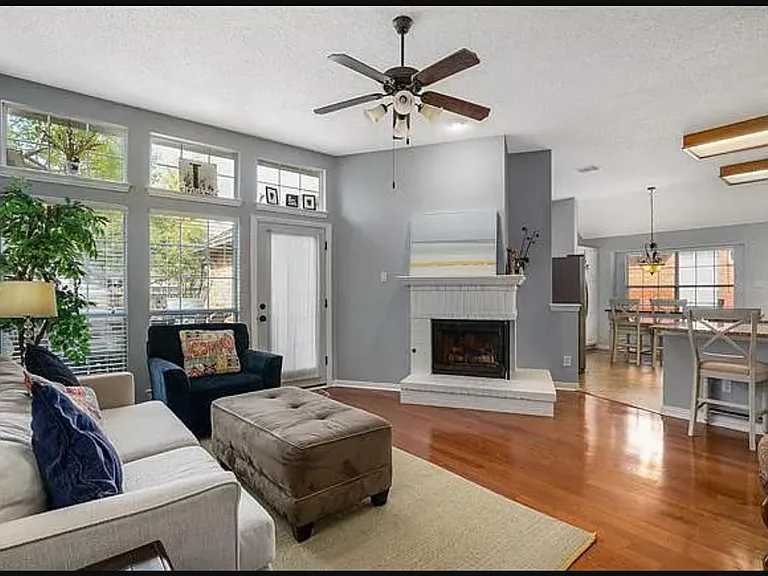 11012 Alexandria Dr — Photo 11