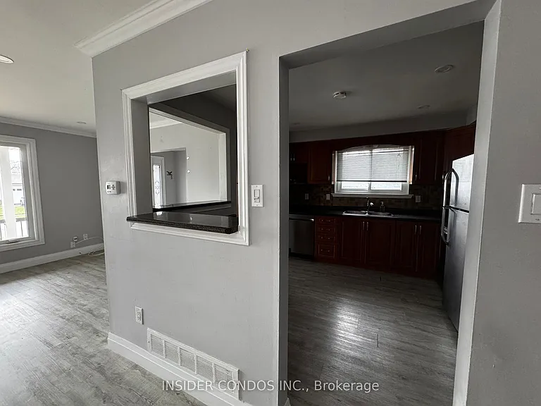 49 Doncaster Dr #UPPER — Photo 12