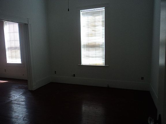 3rd image of 207 Schrimscher St