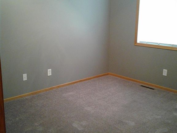 5th image of 127 River Woods Dr W