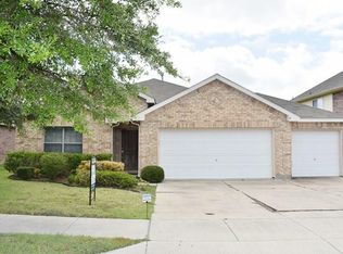 1217 Hickory Bend Ln, Fort Worth, TX 76108