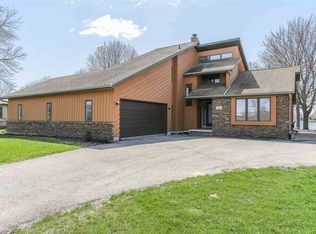 1845 Indian Point Rd, Oshkosh, WI 54901