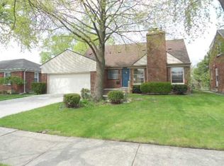 1478 Dorthen St, Grosse Pointe Woods, MI 48236