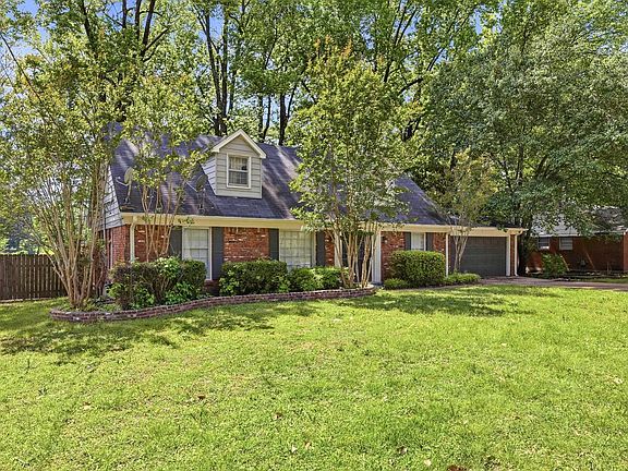 3rd image of 2921 Birchfield Dr