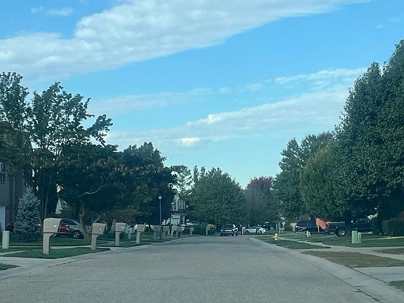 5th image of 718 Morgan Way