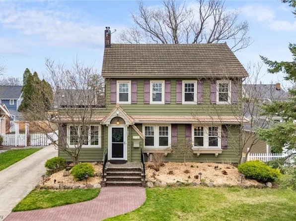 2135 Riverside Dr, Lakewood, OH 44107