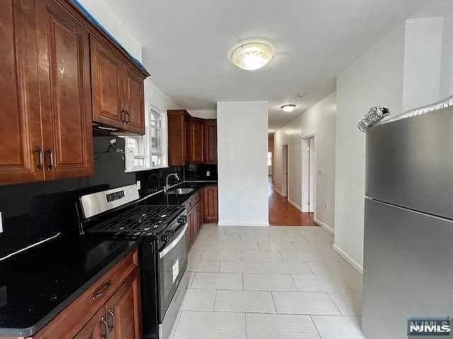 3 bed, 1.5 bath, $3,500 — Photo 4