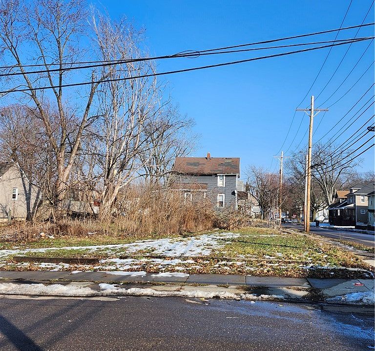 1st image of 281 E Thornton St