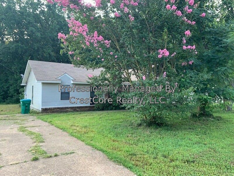 1st image of 160 Colonial Dr