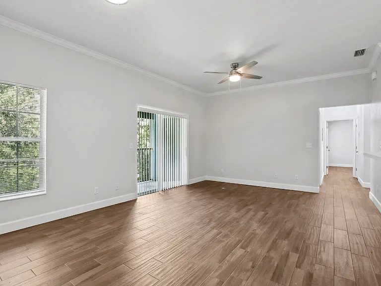 Waters Edge Apartments — Photo 10