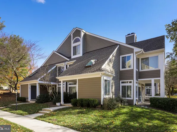 12338 Strong Ct, Fairfax, VA 22033