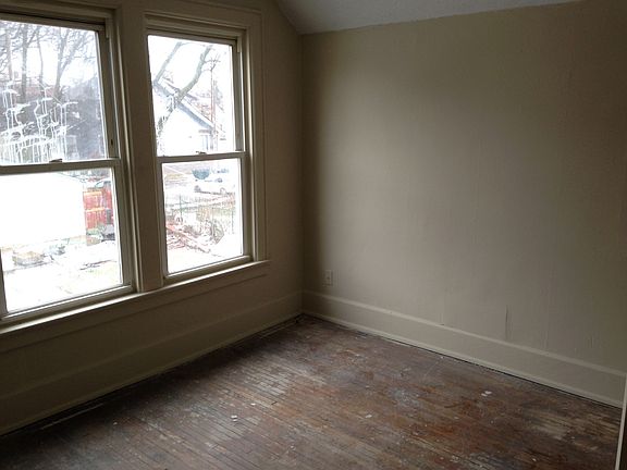 5th image of 559 Fairwood Ave