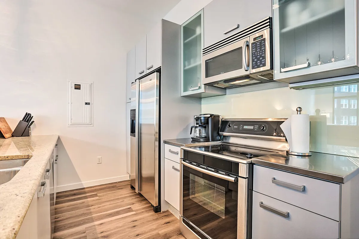 Building Photo - 3100 Huron St #3Q