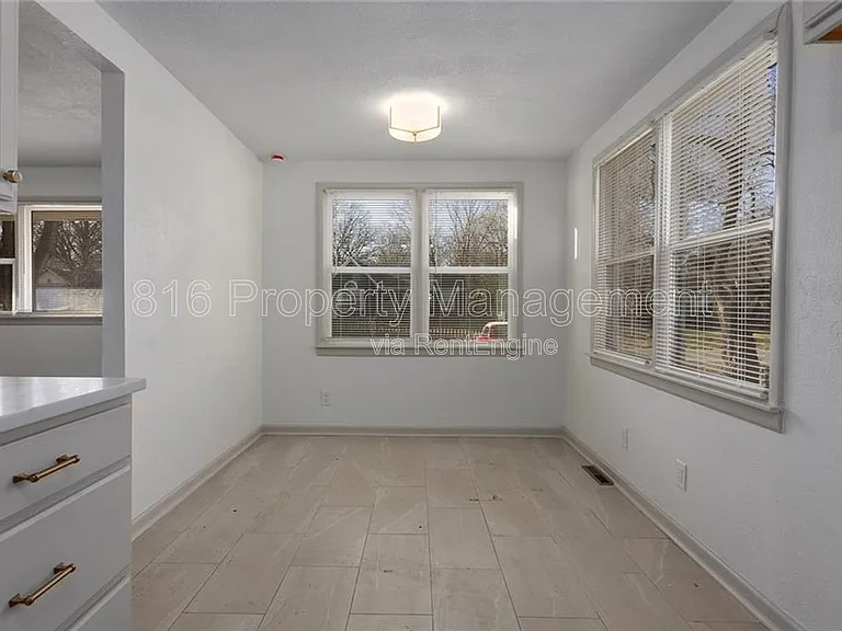 609 SE Florence Ave — Photo 10