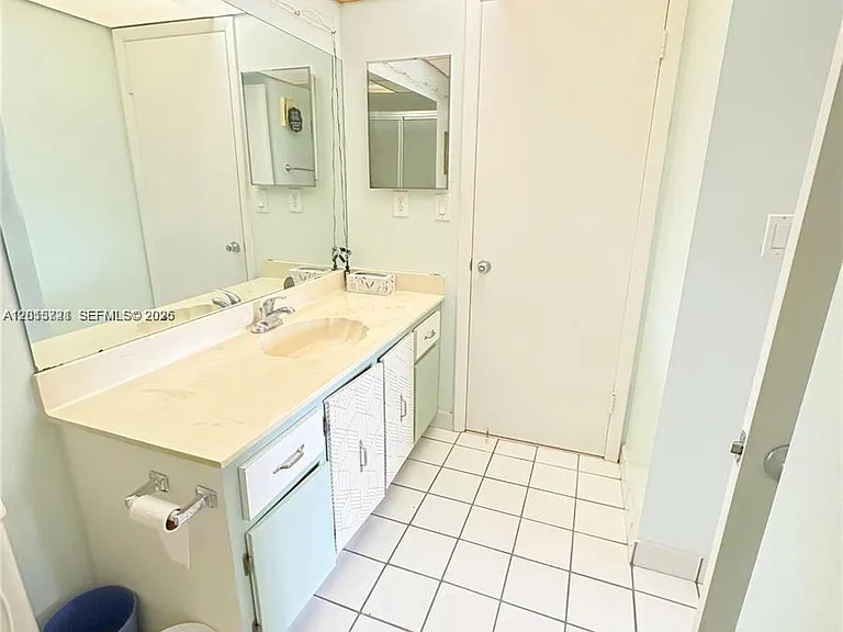 240 Lakeview Dr #212 — Photo 11
