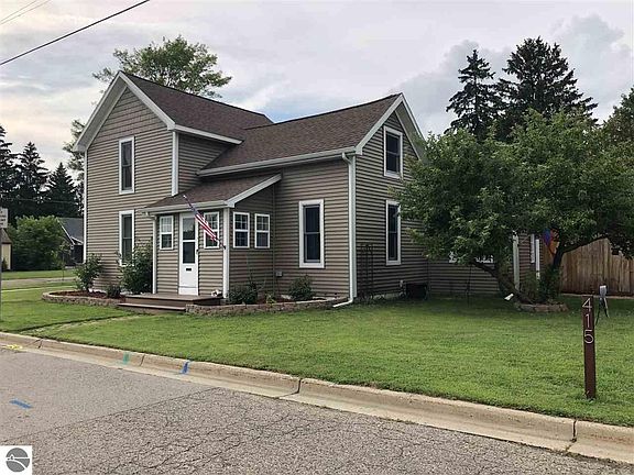 2nd image of 415 Lindsay St