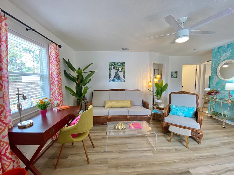 Living Area - Showing previous furnishings (currently unfurnished)