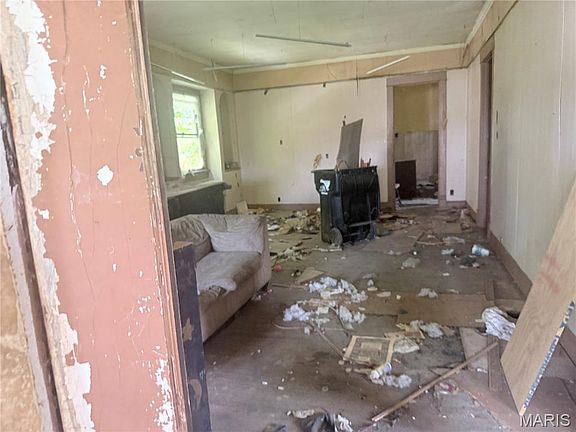 3rd image of 206 S Main St