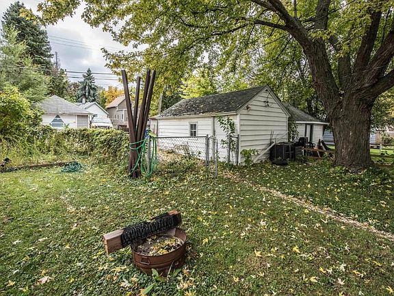 4th image of 60 Rose Ave W
