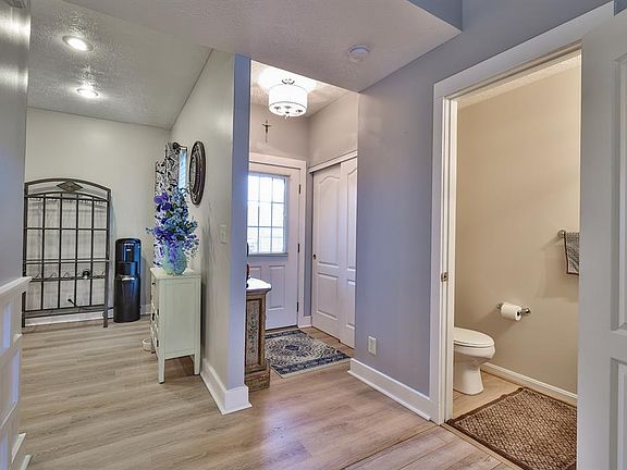 3rd image of 973 Oakmont Ct