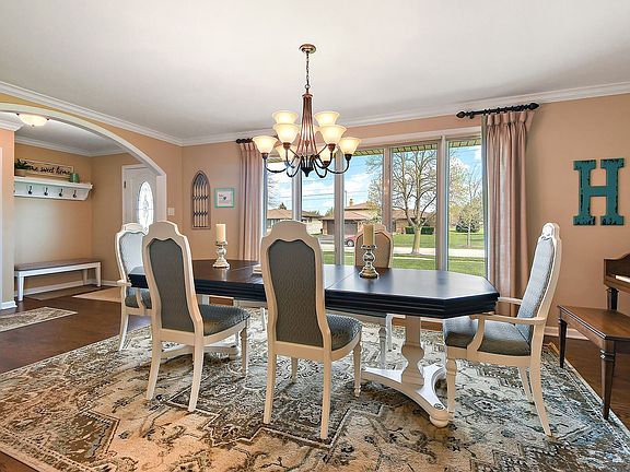 5th image of 8035 Meadowbrook Ln