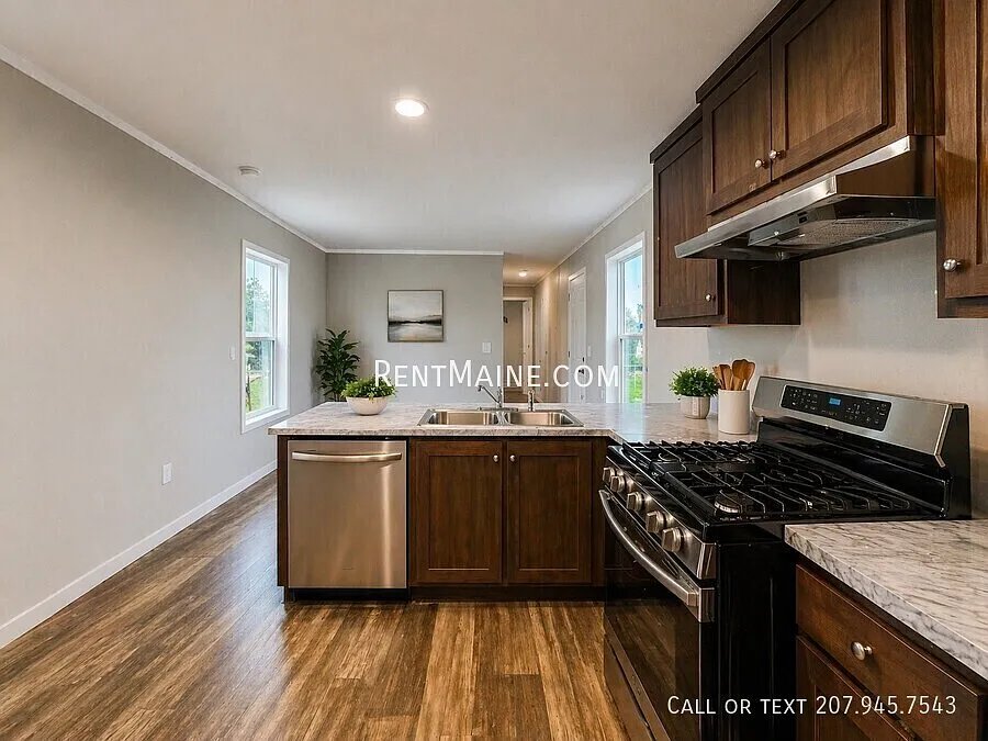 3 bed, 924 sqft, $1,525 — Photo 2