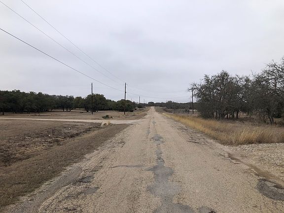 4th image of 520 Rolling Oaks Dr