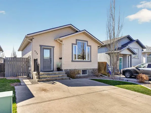 135 NW Blackfoot Ct W, Lethbridge, AB T1K 7W1