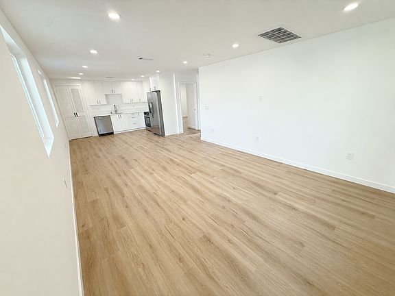 4th image of 2032 N Frederic St