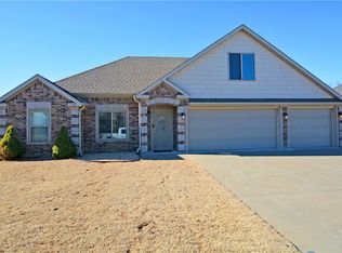 1363 Shook Dr, Cave Springs, AR 72718