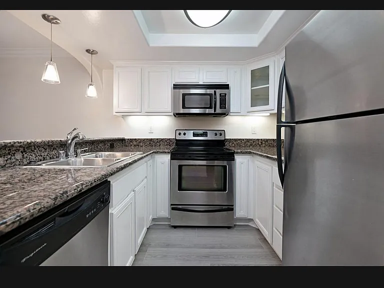 2752 B St #111 — Photo 13
