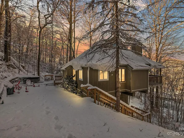 304 Slope View Rd, Banner Elk, NC 28604