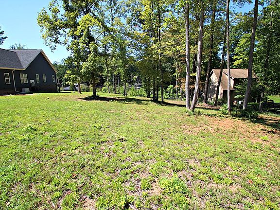 3rd image of 33 Cross Creek Ct