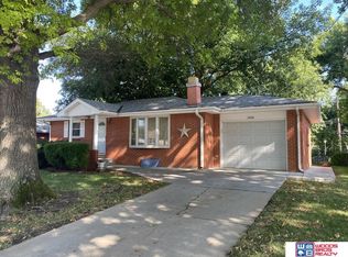 5434 R St, Lincoln, NE 68504